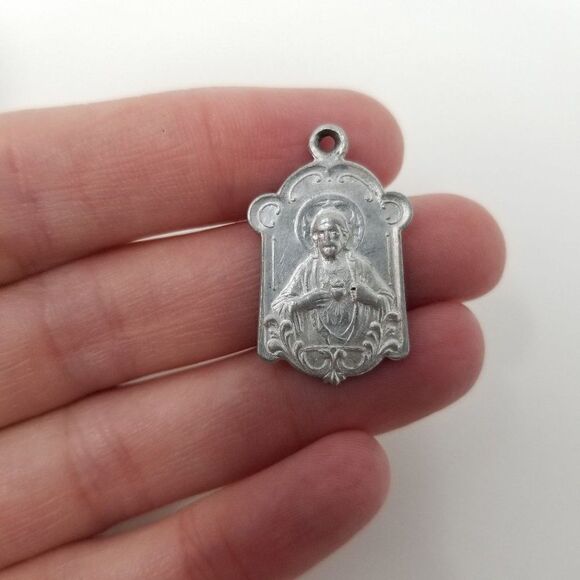 Vintage Silver Tone Religious Medalion Pendant Charm, Jesus, Protection, Estate - Picture 1 of 5